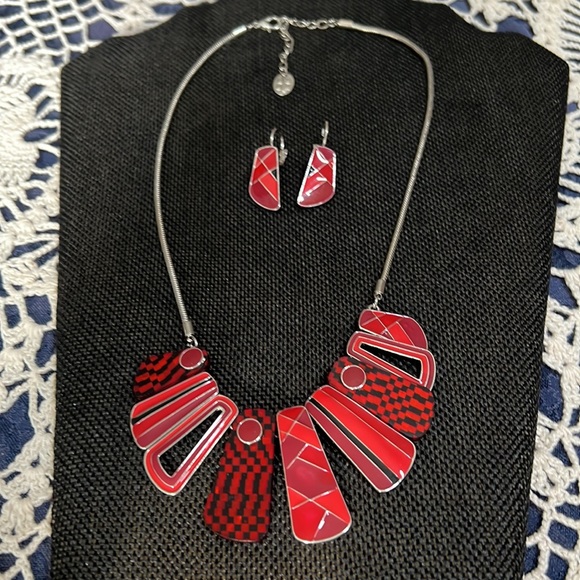 Handmade Necklace & Earring Set New Without Tags Pretty Reds in Unusual Shapes - Picture 5 of 8